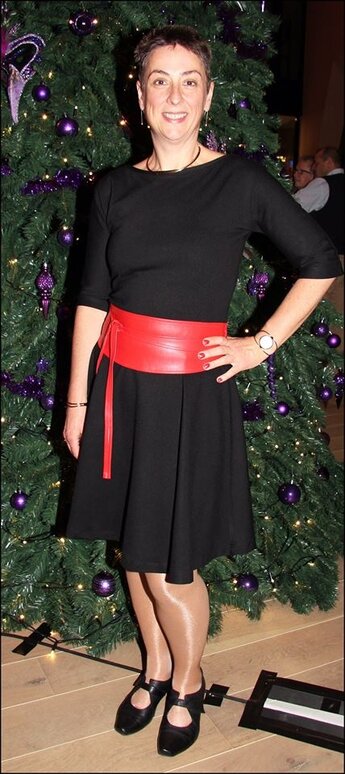 Combinatie van de H-shape basic en een rode skai wikkelriem.